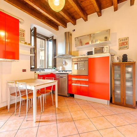 Guest Planet - Rosso Milano Apartment - Navigli Area Exterior foto